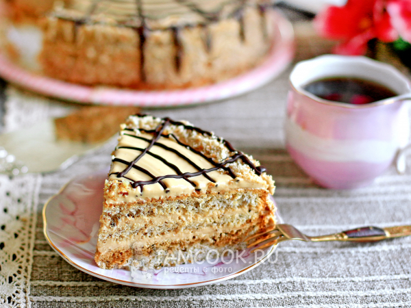Торт с грецкими орехами (бисквитный), рецепт с фото