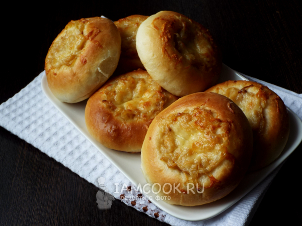 Ватрушки с луком, рецепт с фото