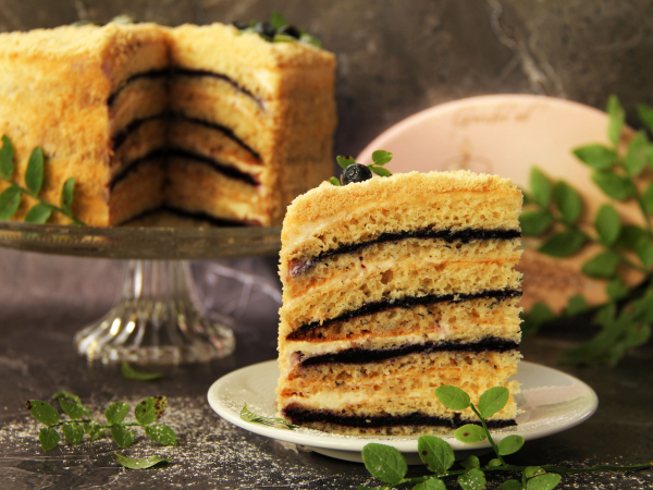 Торт «Молочная девочка» с черникой, рецепт с фото