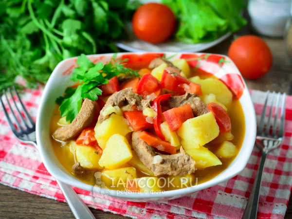 Гуляш из говядины с картофелем, рецепт с фото