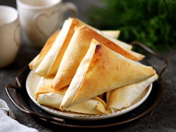 Треугольники из теста фило (с творогом и адыгейским сыром), рецепт с фото