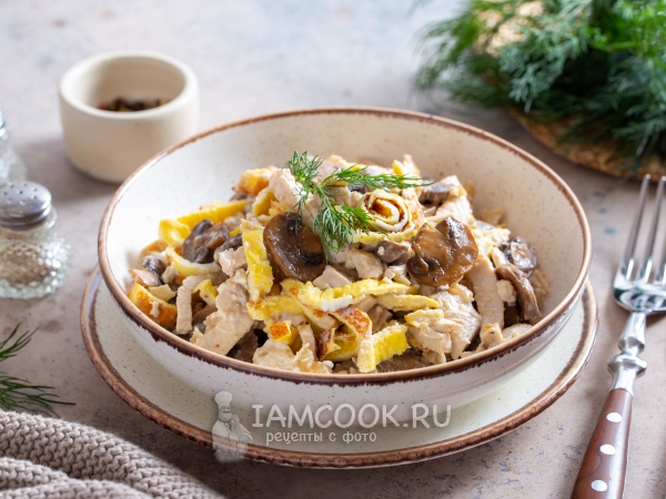 Салат «Министерский» с курицей и грибами, рецепт с фото