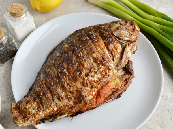 Карась в духовке с майонезом, рецепт с фото