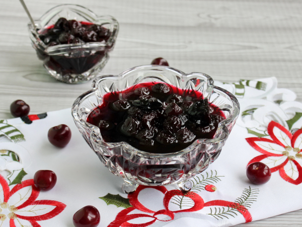 Варенье из вишни с черносливом на зиму, рецепт с фото