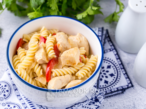 Макароны с куриной грудкой в сливочном соусе, рецепт с фото