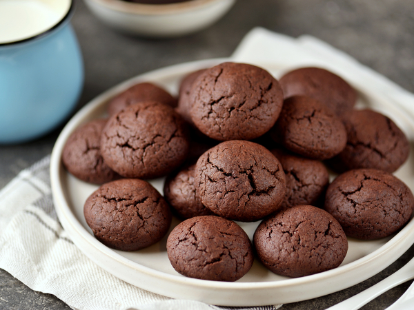 Шоколадное печенье с трещинками, рецепт с фото