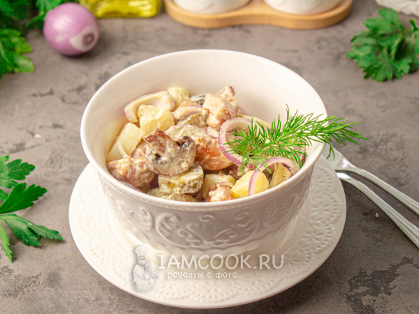 Салат «Деревенский» с курицей и грибами, рецепт с фото