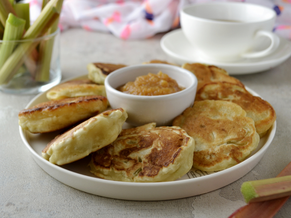 Оладьи с ревенем на кефире, рецепт с фото