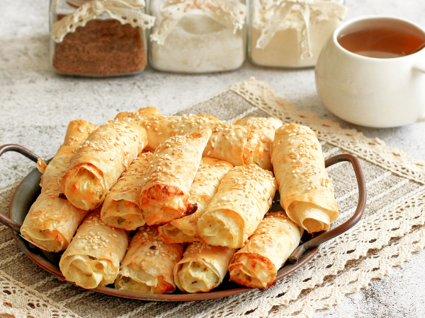 Трубочки из лаваша с творогом и сыром, рецепт с фото