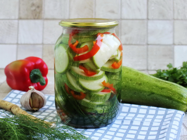 Маринованные кабачки с хреном и чесноком, рецепт с фото