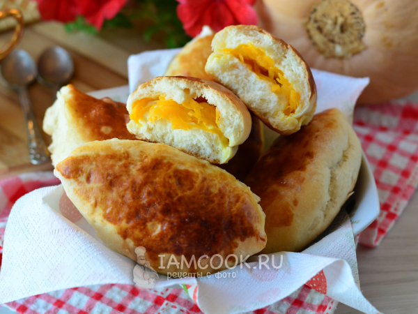 Пирожки с тыквой в духовке из дрожжевого теста, рецепт с фото