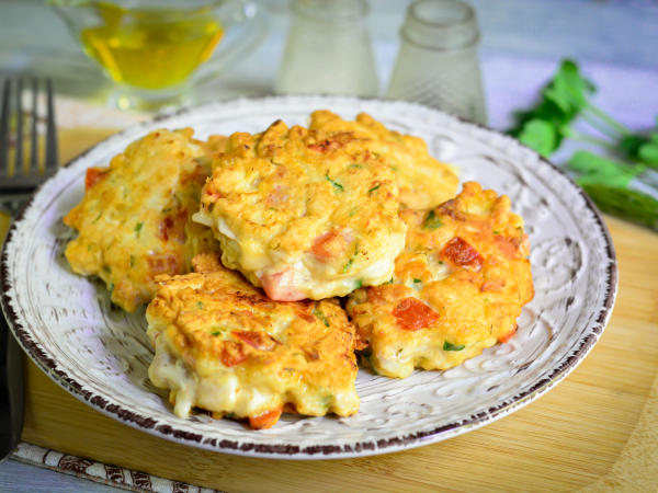 Рубленые куриные котлеты с помидорами, рецепт с фото