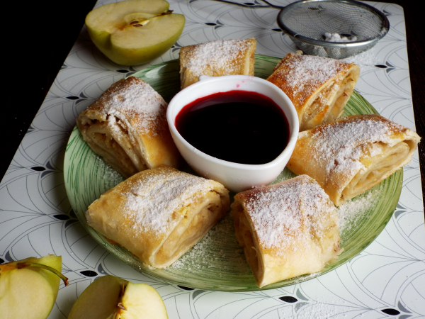 Штрудель с яблоками и грушей, рецепт с фото