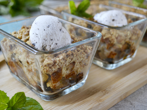 Яблочный крамбл с изюмом, рецепт с фото