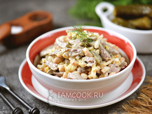 Салат с куриными сердечками и фасолью, рецепт с фото