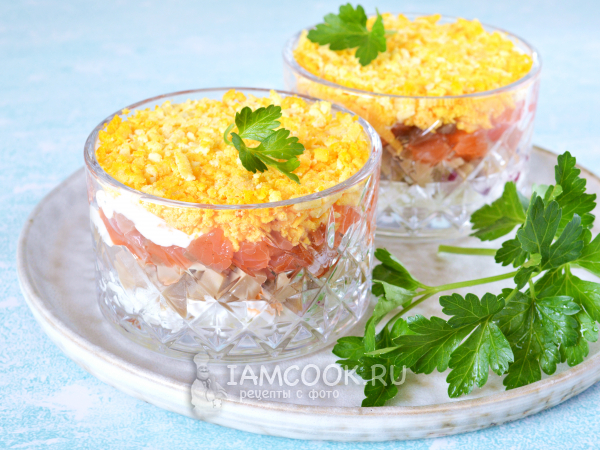 Салат с красной рыбой и шампиньонами, рецепт с фото