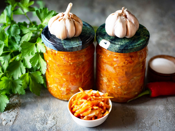 Салат из моркови с чесноком на зиму, рецепт с фото