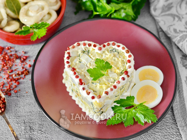 Салат с солёными груздями, рецепт с фото