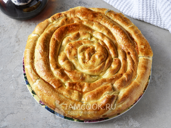 Картофельный пирог из слоеного дрожжевого теста, рецепт с фото