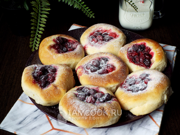 Ватрушки с клюквой, рецепт с фото