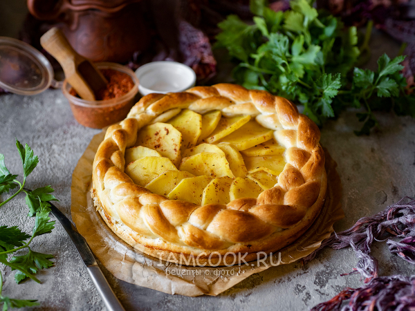 Открытый дрожжевой пирог с картошкой, рецепт с фото
