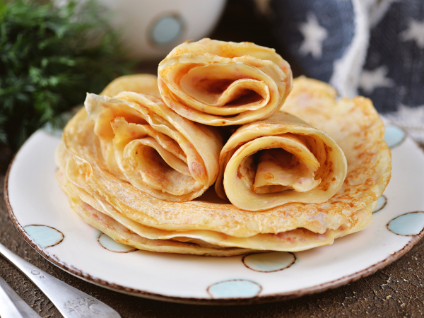 Блины на кефире с колбасой и сыром, рецепт с фото