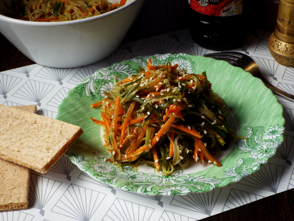 Салат с фунчозой и чукой, рецепт с фото