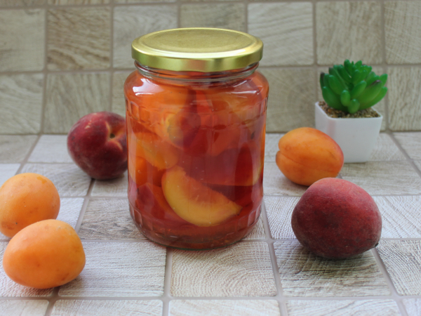 Компот из персиков и абрикосов на зиму, рецепт с фото