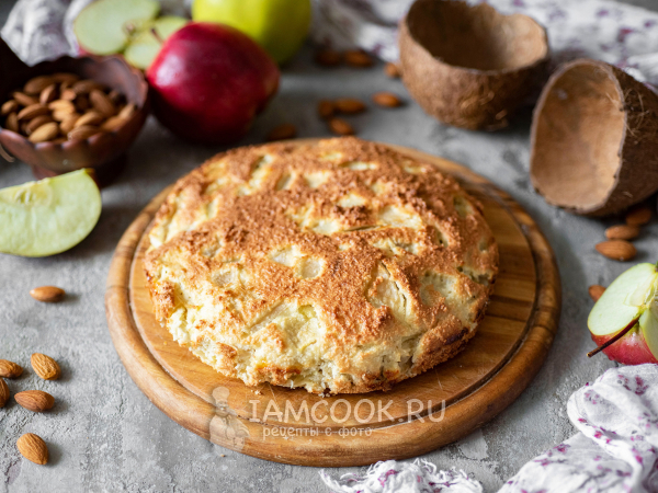 Кето шарлотка с яблоками, рецепт с фото