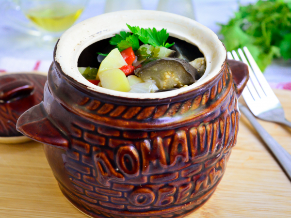 Баклажаны с картошкой в горшочке в духовке, рецепт с фото