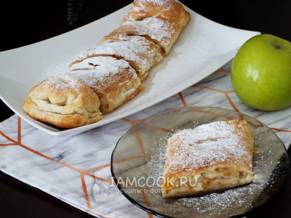 Штрудель с бананом и яблоком, рецепт с фото