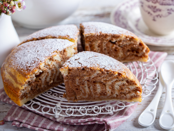Пирог «Зебра» на кислом молоке, рецепт с фото