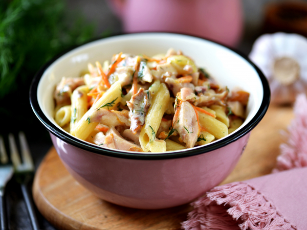 Макароны с копченой курицей, рецепт с фото