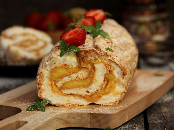 Меренговый рулет с апельсиновым курдом, рецепт с фото
