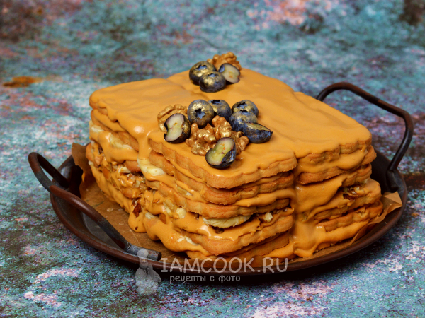 Торт из печенья со сгущенкой и бананом, рецепт с фото