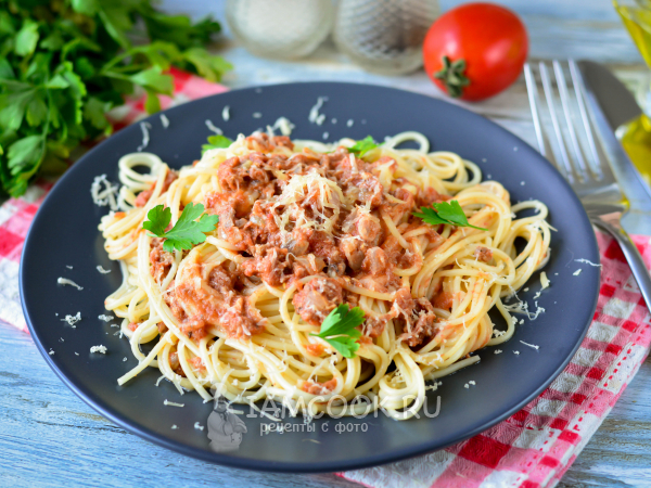 Паста с тунцом в томатном соусе, рецепт с фото