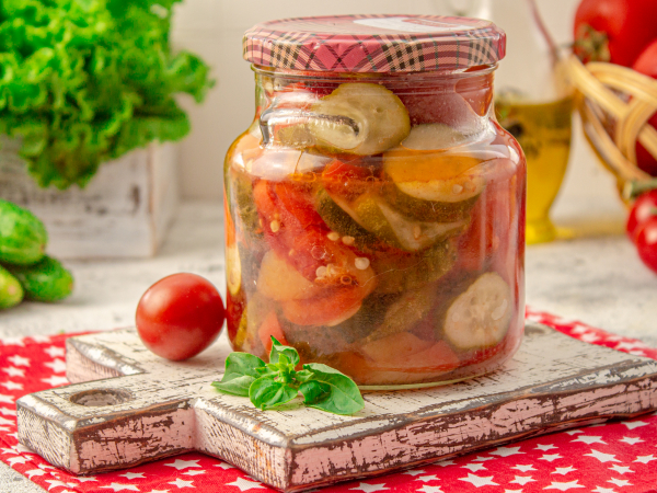 Салат «Донской» с огурцами на зиму, рецепт с фото