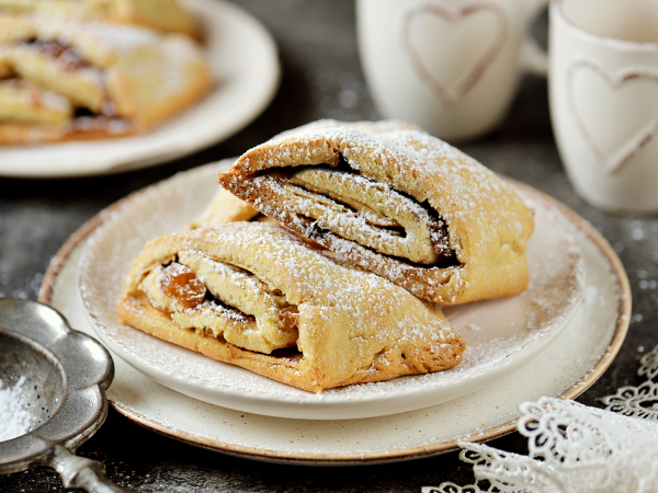 Штрудель из песочного теста с изюмом, рецепт с фото