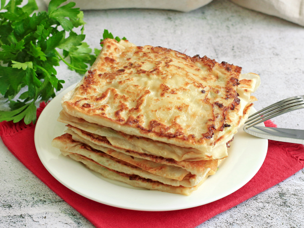 Лаваш в яйце с сыром и зеленым луком, рецепт с фото