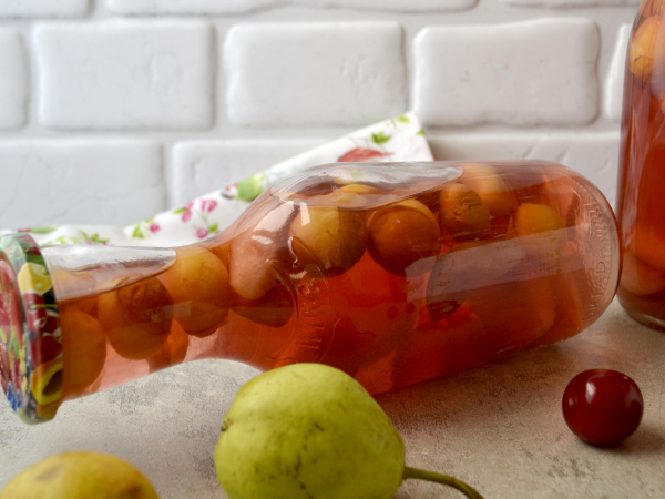 Компот из алычи и груши на зиму, рецепт с фото