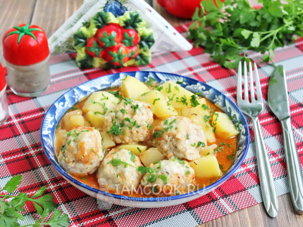 Фрикадельки с картошкой в томатном соусе, рецепт с фото