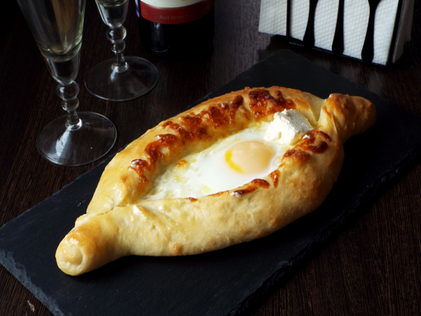 Хачапури по-аджарски на мацони, рецепт с фото