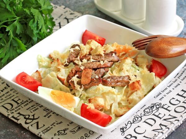 Салат «Цезарь» с говядиной, рецепт с фото