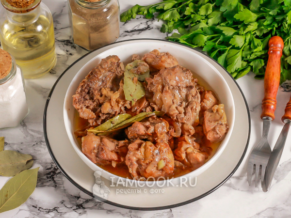 Курица в красном вине на сковороде, рецепт с фото