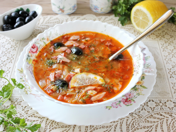 Солянка сборная мясная с капустой и картошкой, рецепт с фото