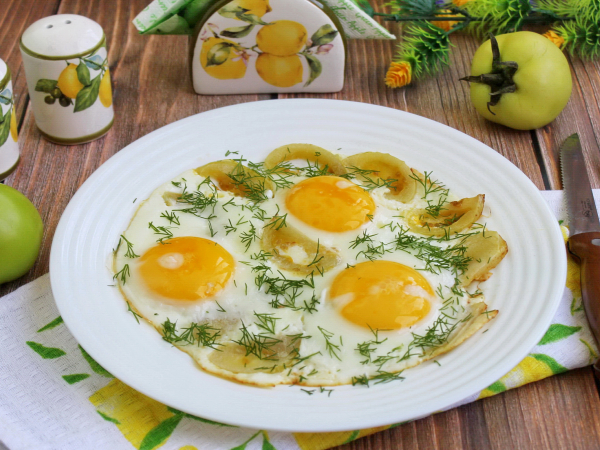 Яичница с зелеными помидорами, рецепт с фото