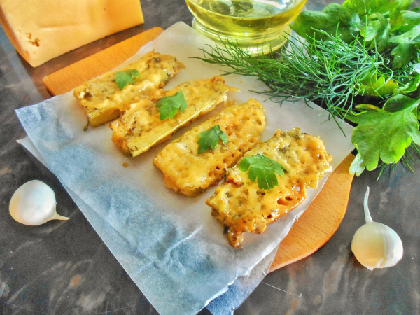 Кабачки, запеченные с сыром в мультиварке, рецепт с фото