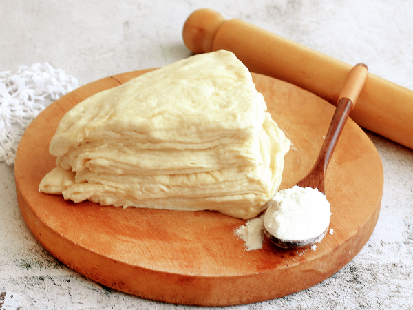 Быстрое слоеное дрожжевое тесто в домашних условиях, рецепт с фото