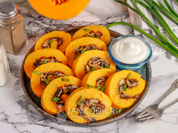 Тыквенный рулет с грибами, рецепт с фото
