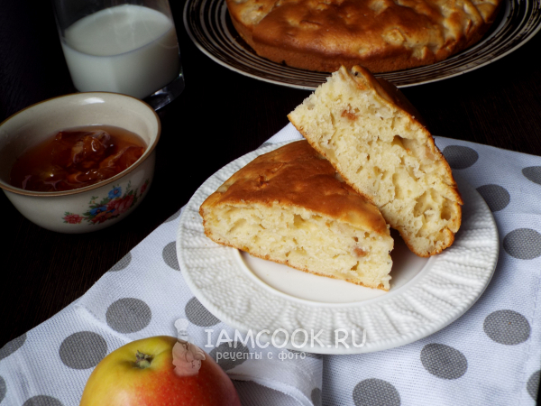 Шарлотка на сыворотке с яблоками в духовке, рецепт с фото